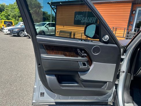 Used 2018 Land Rover Range Rover Supercharged AWD/4WD image 18