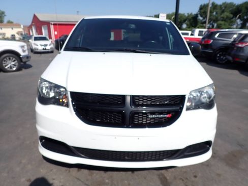 Used 2015 Dodge Grand Caravan SE w/ Quick Order Package 29E SE FWD image 2