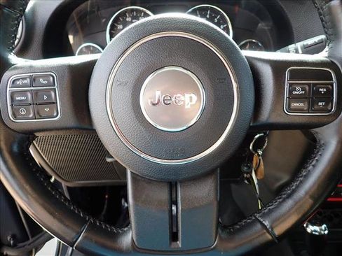 Used 2018 Jeep Wrangler Unlimited Sahara w/ Connectivity Group AWD/4WD image 14