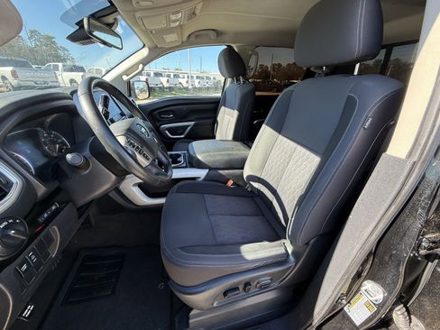 Used 2021 Nissan Titan SV w/ SV Convenience Package image 26