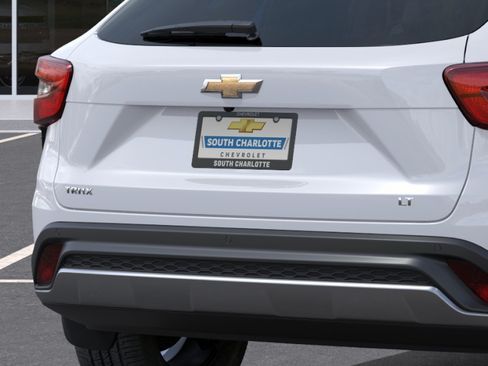 New 2026 Chevrolet Trax LT w/ Driver Confidence Package FWD image 39