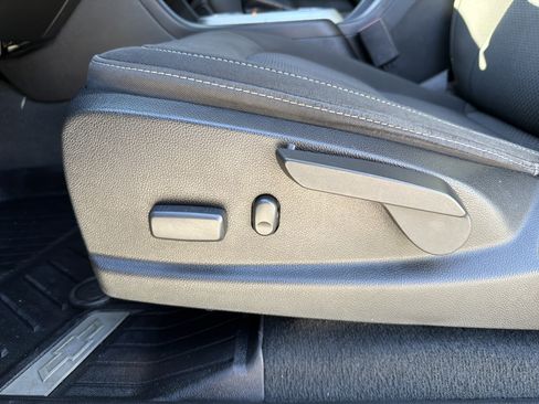 Used 2021 Chevrolet Colorado LT w/ LT Convenience Package image 11