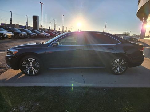 Used 2022 Volkswagen Passat 2.0T SE image 8