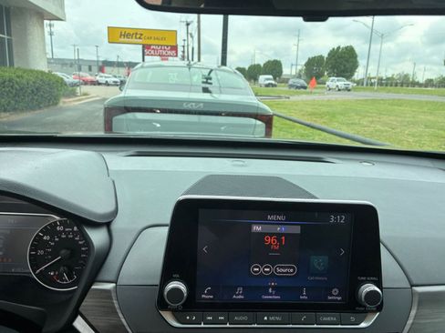 Used 2025 Nissan Altima 2.5 SV image 17