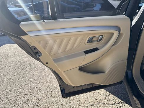 Used 2017 Ford Taurus SE FWD image 15