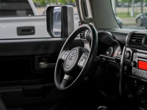 Used 2014 Toyota FJ Cruiser 4WD w/ Upgrade Package image 32