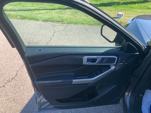 Used 2023 Ford Explorer XLT w/ Equipment Group 202A image 11