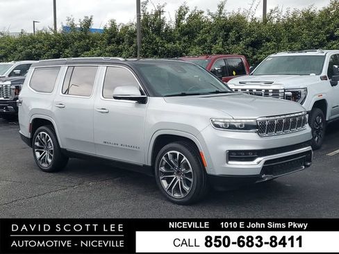 Used 2022 Jeep Grand Wagoneer Series III w/ HD Trailer Tow Package AWD/4WD image 1