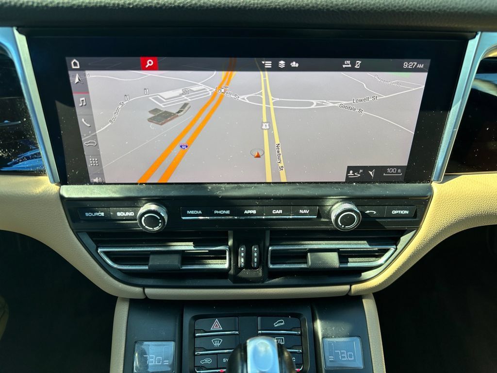 Used 2020 Porsche Macan AWD/4WD image 17