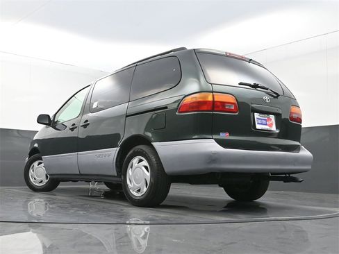 Used 2000 Toyota Sienna LE image 21