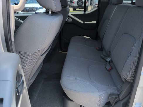 Used 2017 Nissan Frontier SV w/ SV Value Truck Package RWD image 10