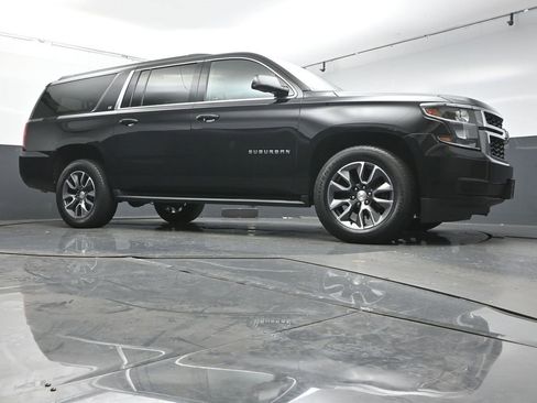 Used 2020 Chevrolet Suburban LT image 30