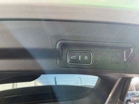 Used 2021 Ford Explorer XLT w/ Equipment Group 202A image 8