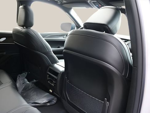 New 2026 Jeep Grand Cherokee Altitude RWD image 18
