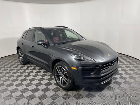 Used 2025 Porsche Macan image 9