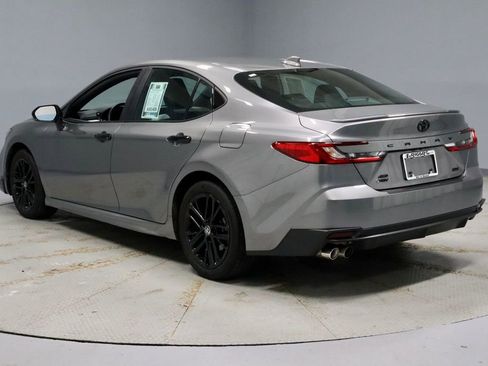 Used 2025 Toyota Camry SE AWD/4WD image 8
