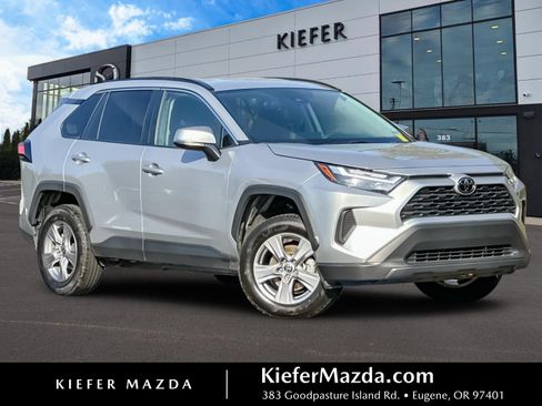 Used 2025 Toyota RAV4 XLE AWD/4WD image 1