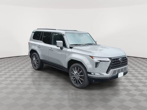 Used 2024 Lexus GX 550 w/ Accessory Package (Z1) AWD/4WD image 2
