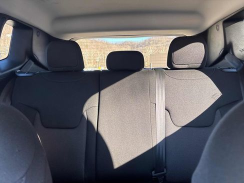 Used 2021 Jeep Renegade Sport w/ Sport Appearance Group image 20