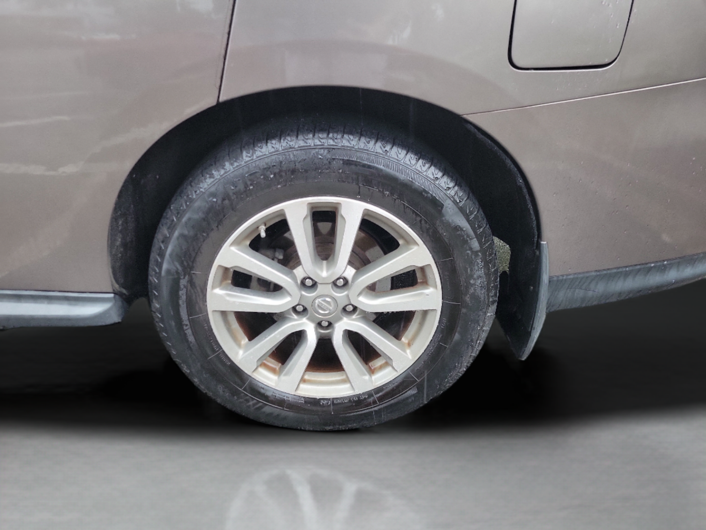 Used 2014 Nissan Pathfinder SV AWD/4WD image 24