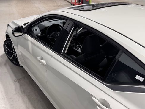 Used 2023 Nissan Altima 2.5 SR w/ SR Premium Package image 19