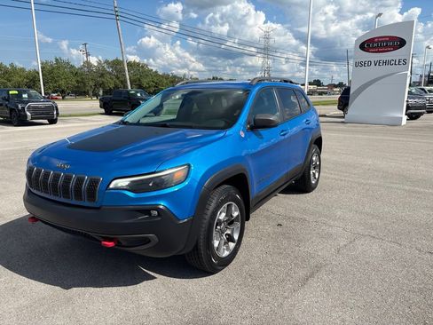 Used 2019 Jeep Cherokee Trailhawk w/ Cold Weather Group AWD/4WD image 5