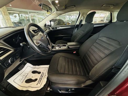 Used 2018 Ford Fusion SE w/ Fusion SE Technology Package FWD image 26