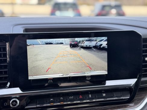 Used 2025 GMC Sierra 1500 Elevation image 19