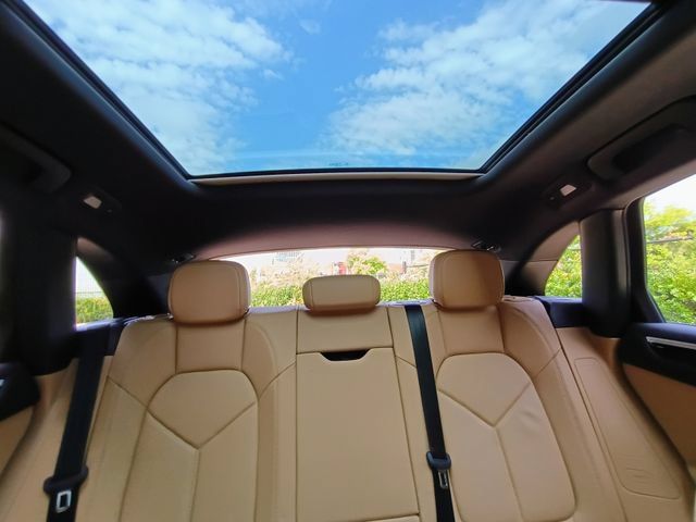 Used 2018 Porsche Macan AWD/4WD image 54