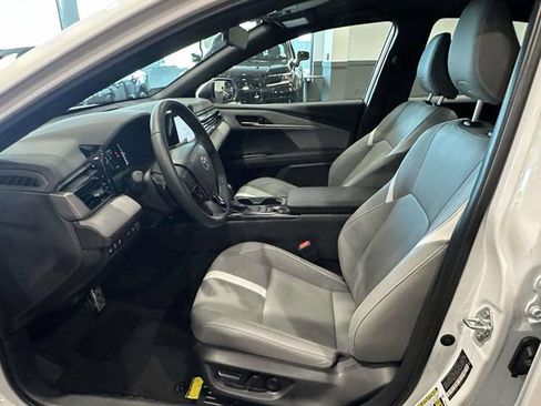 Used 2025 Toyota Camry SE w/ Convenience Package FWD image 14