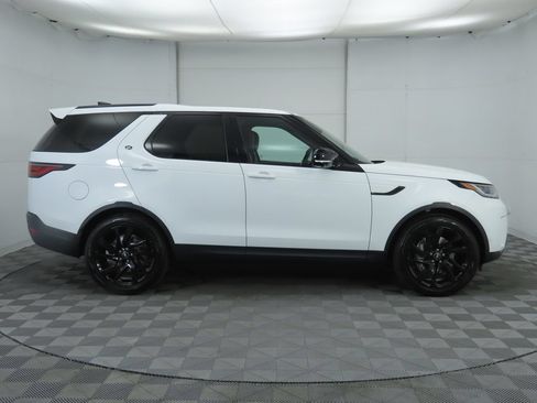 Used 2025 Land Rover Discovery S AWD/4WD image 4