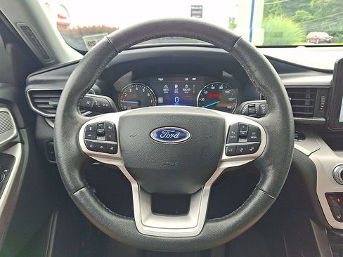 Certified 2024 Ford Explorer XLT w/ Equipment Group 202A AWD/4WD image 16