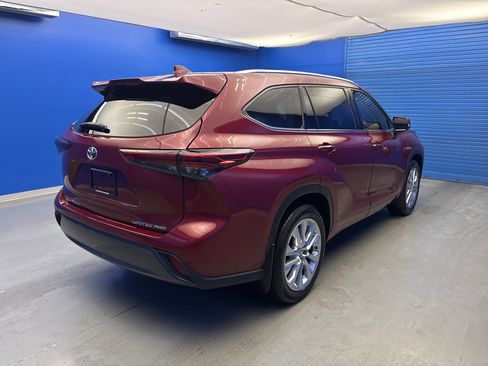 Used 2021 Toyota Highlander Limited AWD/4WD image 7