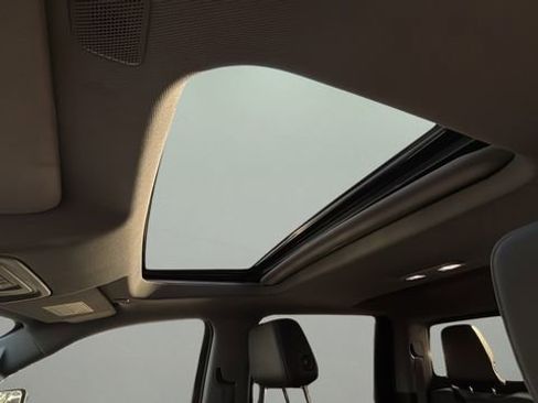 Used 2022 Chevrolet Silverado 2500 LTZ w/ LTZ Convenience Package image 19