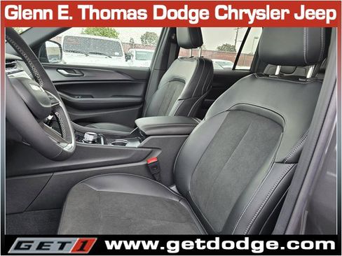 New 2025 Jeep Grand Cherokee Altitude image 9