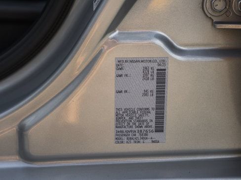Used 2025 Nissan Altima 2.5 SV FWD image 33