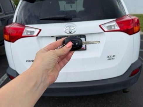 Used 2015 Toyota RAV4 XLE AWD/4WD image 2