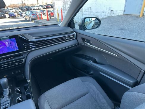 Used 2025 Toyota Camry LE image 34