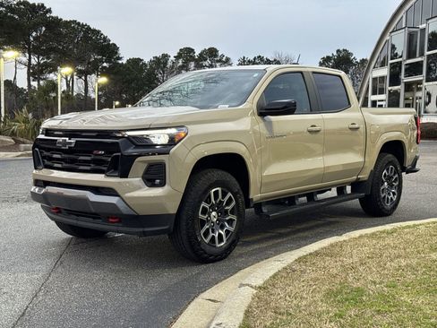 Used 2023 Chevrolet Colorado Z71 w/ Z71 Convenience Package 2 image 5