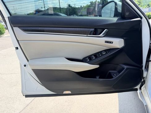 Used 2018 Honda Accord Touring image 23