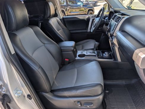 Used 2022 Toyota 4Runner SR5 Premium w/ Moonroof Package AWD/4WD image 8