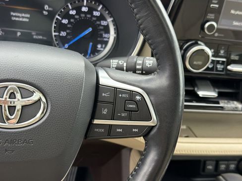 Used 2021 Toyota Highlander Limited image 26