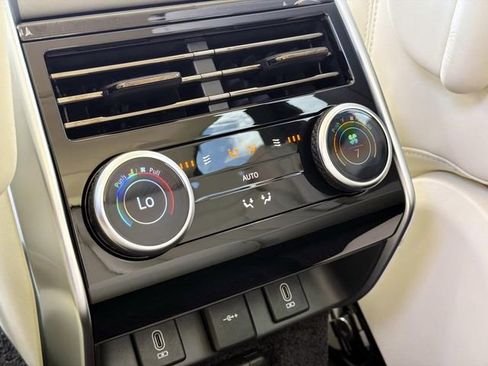 New 2026 Land Rover Range Rover SE image 13