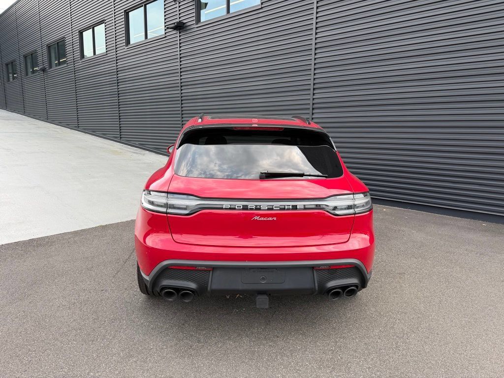 Used 2025 Porsche Macan AWD/4WD image 4