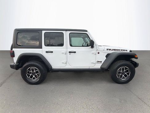 Used 2024 Jeep Wrangler Unlimited Rubicon AWD/4WD image 3