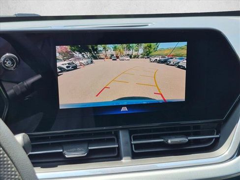 Used 2025 Chevrolet Trax LT w/ LPO, Blackout Package FWD image 15
