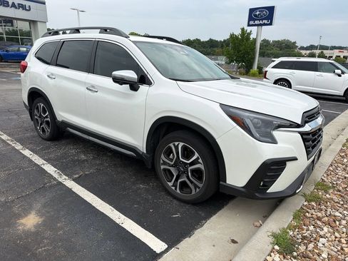 Used 2023 Subaru Ascent Touring AWD/4WD image 3