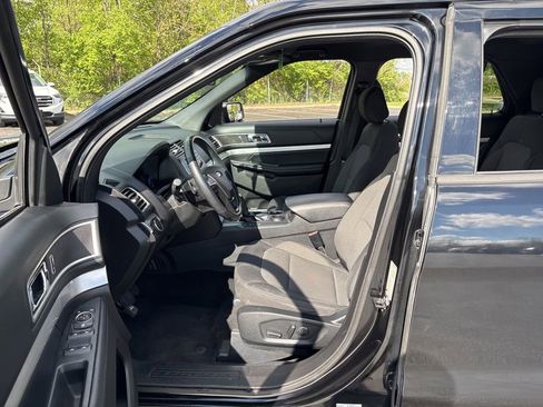 Used 2017 Ford Explorer XLT image 15