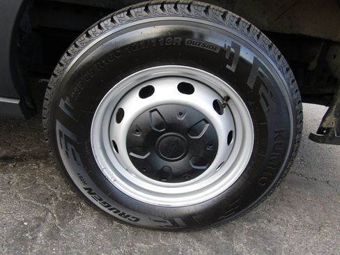 Used 2018 Ford Transit 150 XL image 38