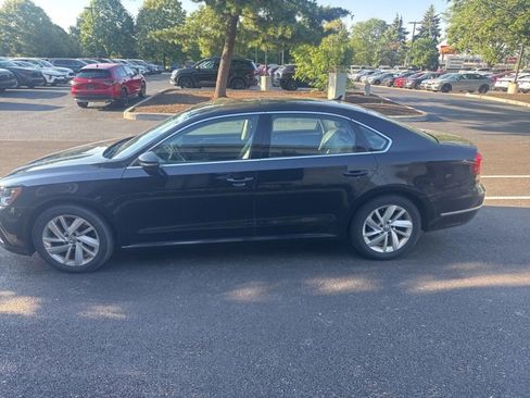Used 2018 Volkswagen Passat 2.0T SE FWD image 3